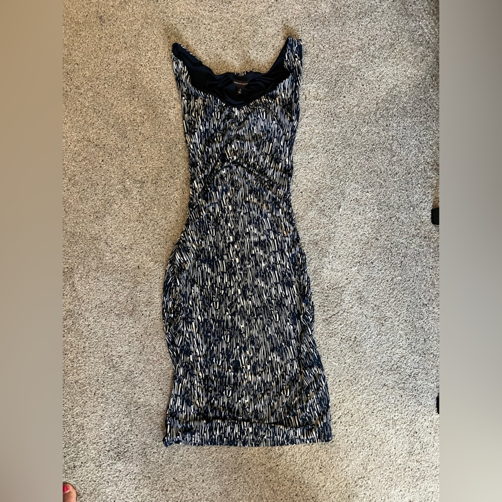 Dana Buchman S sleeveless maxi dress, blue and with print, ruched sides at hem